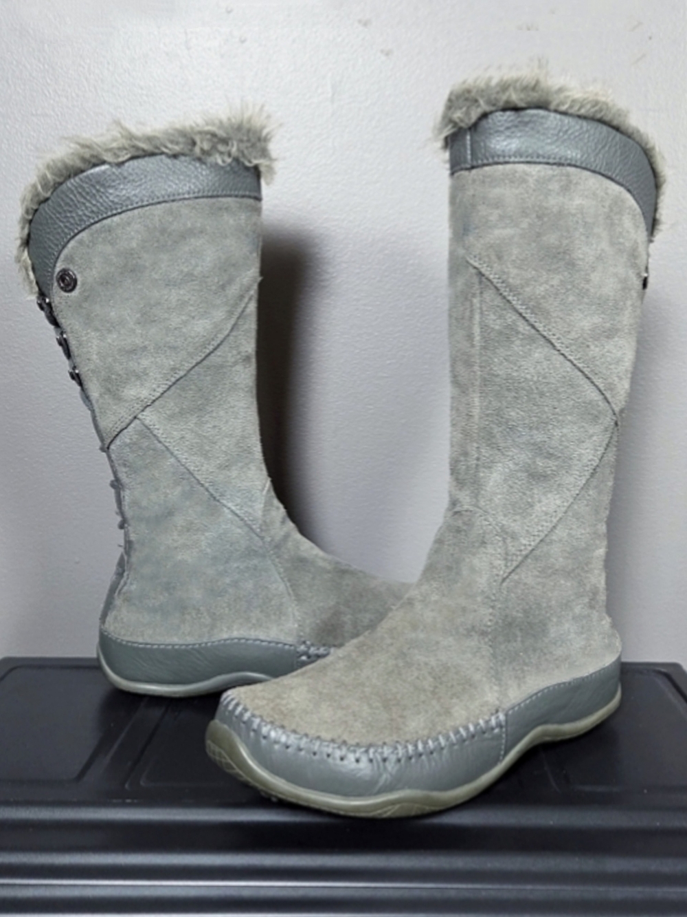 North Face Size 6.5 Tall Moccasin Boots Grey Suede Leather Fur Waterproof Janey